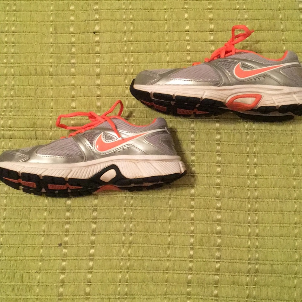Nike tennis shoes